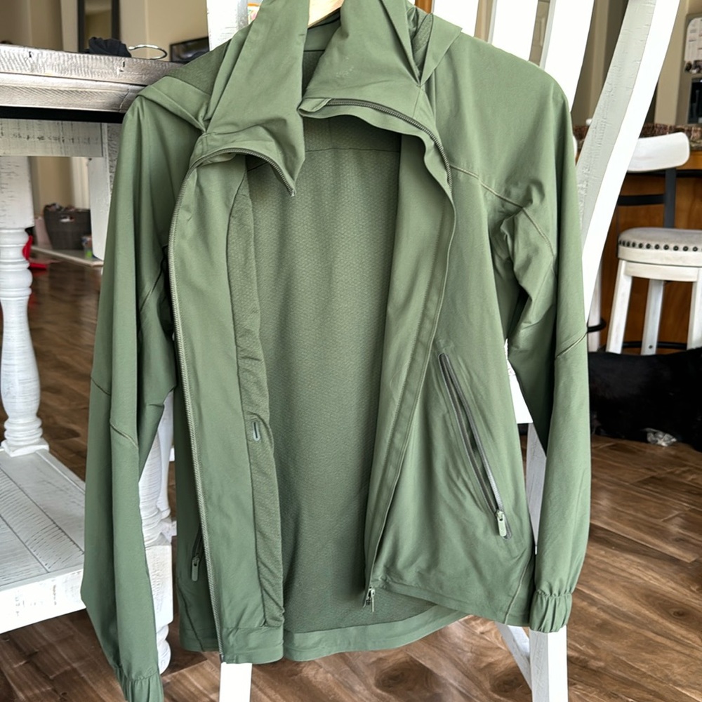 Lululemon rain jacket